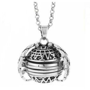 Expanding Photo Locket Angel Wings Necklace - silver tone NWOT
